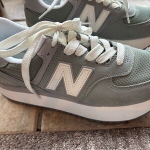 New Balance 574 Women’s Platform Size 9